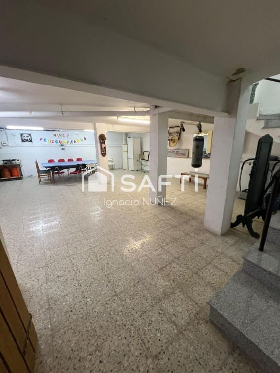 Kommersiell til salgs i Pineda de Mar med garasje - € 120 000 (Ref: 9431318)