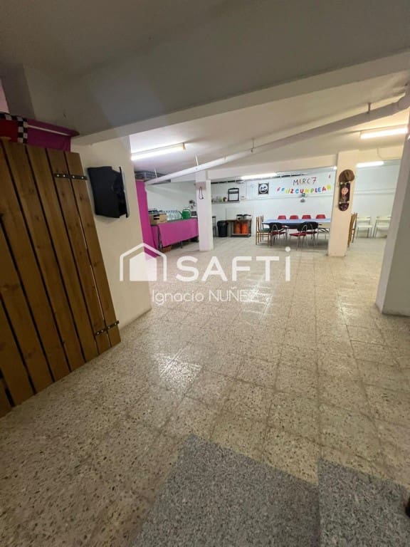 Kommersiell til salgs i Pineda de Mar med garasje - € 120 000 (Ref: 9431318)