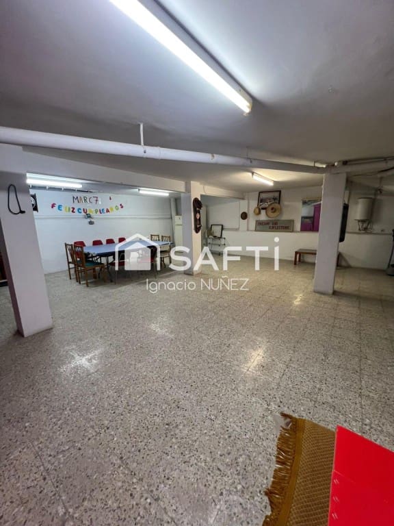 Kommersiell til salgs i Pineda de Mar med garasje - € 120 000 (Ref: 9431318)