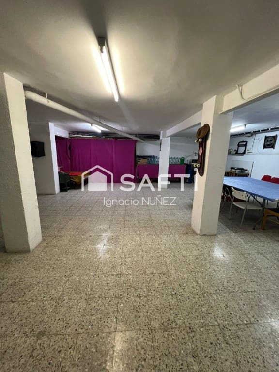 Kommersiell til salgs i Pineda de Mar med garasje - € 120 000 (Ref: 9431318)