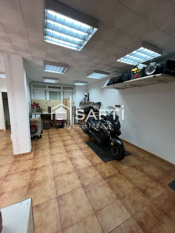 Kommersiell til salgs i Pineda de Mar med garasje - € 120 000 (Ref: 9431318)