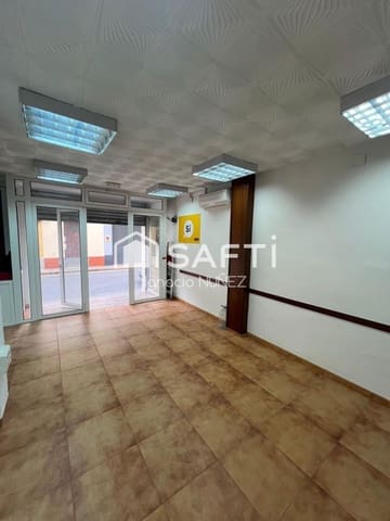 Kommersiell til salgs i Pineda de Mar med garasje - € 120 000 (Ref: 9431318)