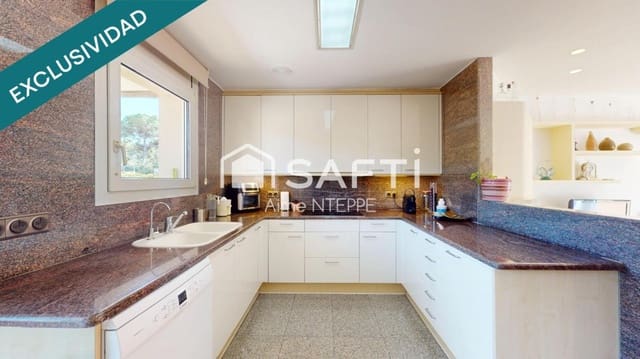 5 soverom Villa til salgs i Girona by med svømmebasseng garasje - € 630 000 (Ref: 9433294)