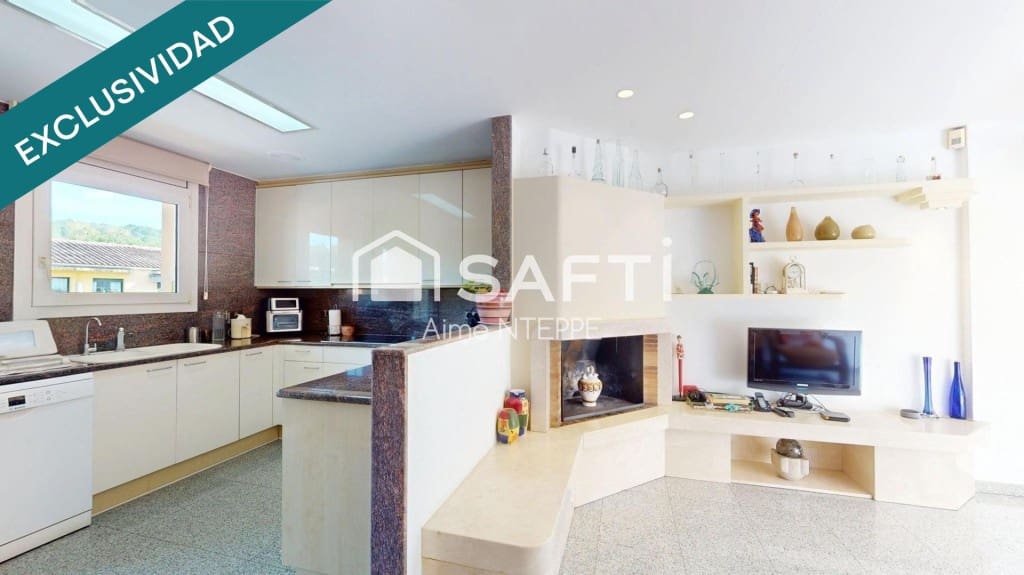 5 soverom Villa til salgs i Girona by med svømmebasseng garasje - € 630 000 (Ref: 9433294)