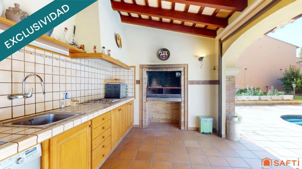 5 soverom Villa til salgs i Girona by med svømmebasseng garasje - € 630 000 (Ref: 9433294)