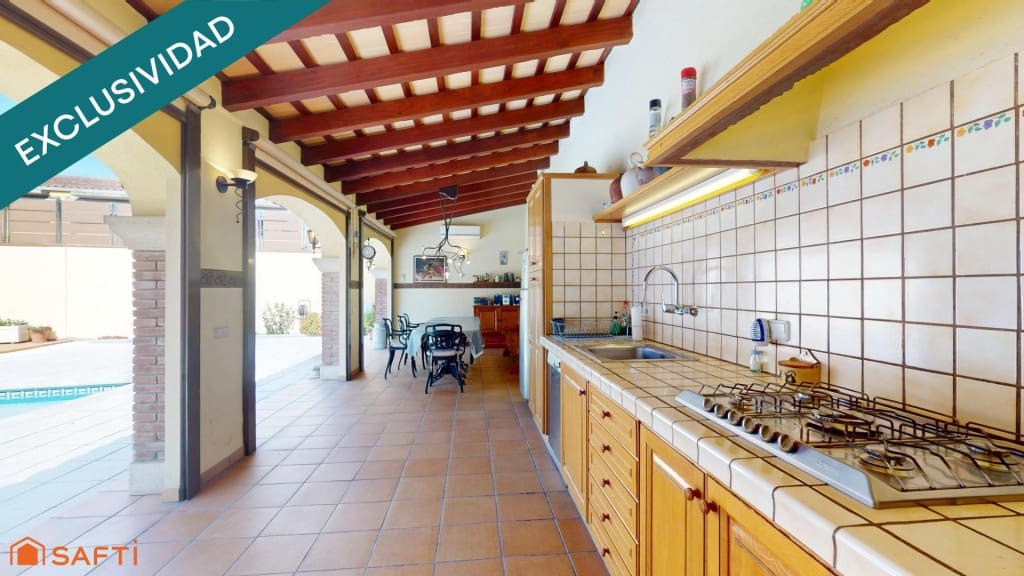 5 soverom Villa til salgs i Girona by med svømmebasseng garasje - € 630 000 (Ref: 9433294)