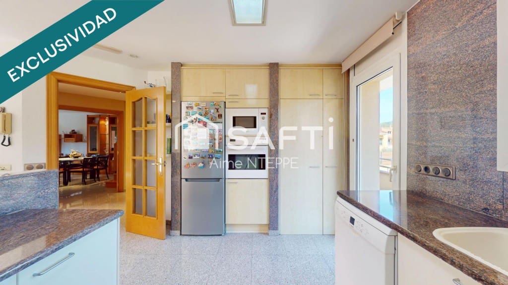 5 soverom Villa til salgs i Girona by med svømmebasseng garasje - € 630 000 (Ref: 9433294)