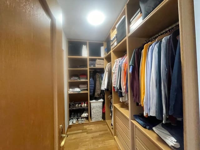 4 slaapkamer Rijtjeshuis te koop in Ponferrada met zwembad garage - € 375.000 (Ref: 9433295)