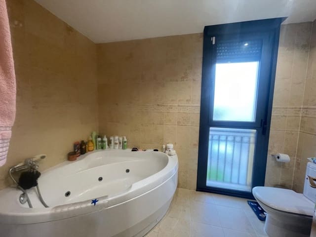 4 slaapkamer Rijtjeshuis te koop in Ponferrada met zwembad garage - € 375.000 (Ref: 9433295)