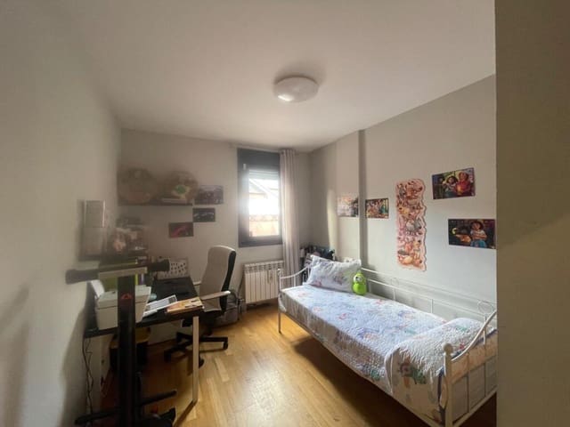 4 sovrum Radhus till salu i Ponferrada med pool garage - 375 000 € (Ref: 9433295)