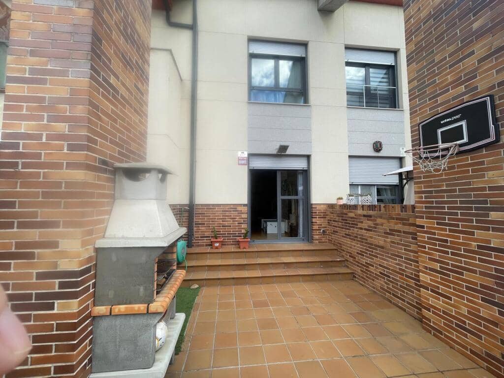 4 quarto Moradia em Banda para venda em Ponferrada com piscina garagem - 375 000 € (Ref: 9433295)