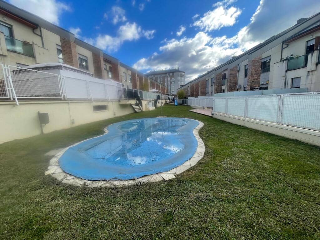 4 camera da letto Villetta a Schiera in vendita in Ponferrada con piscina garage - 375.000 € (Rif: 9433295)
