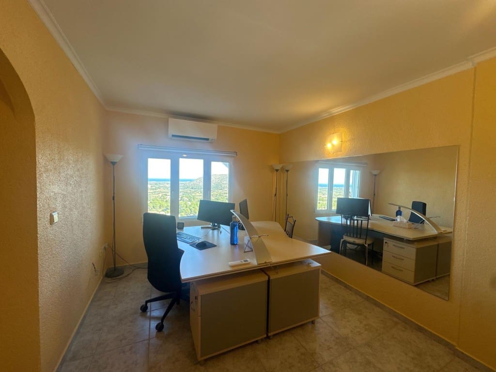 4 bedroom Villa for sale in Pedreguer with garage - € 440,000 (Ref: 9437102)