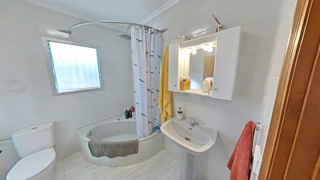 4 bedroom Villa for sale in Pedreguer with garage - € 440,000 (Ref: 9437102)