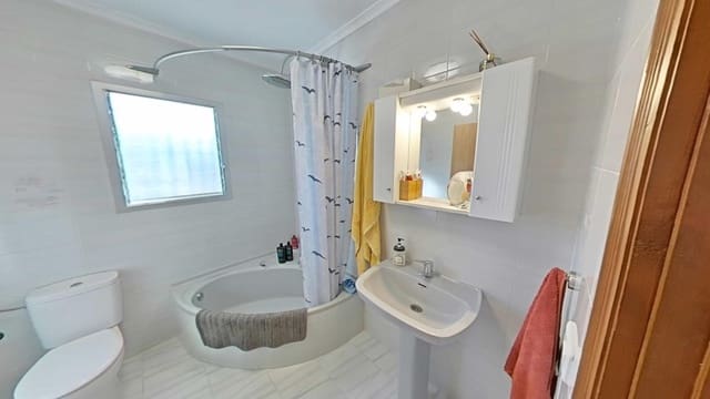 4 bedroom Villa for sale in Pedreguer with garage - € 440,000 (Ref: 9437102)