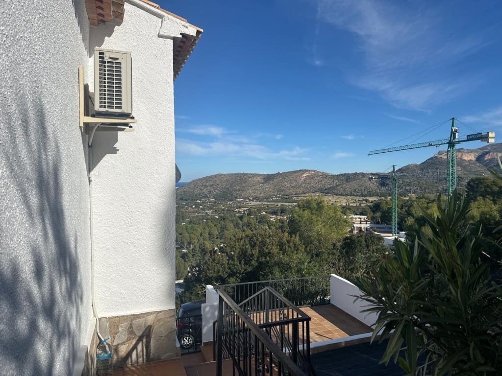 4 bedroom Villa for sale in Pedreguer with garage - € 440,000 (Ref: 9437102)