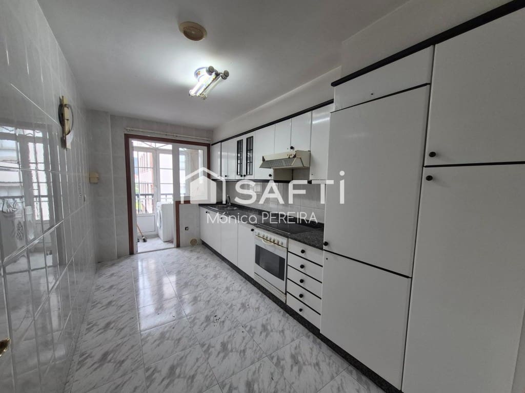 3 bedroom Apartment for sale in Arteixo with garage - € 180,000 (Ref: 9437107)