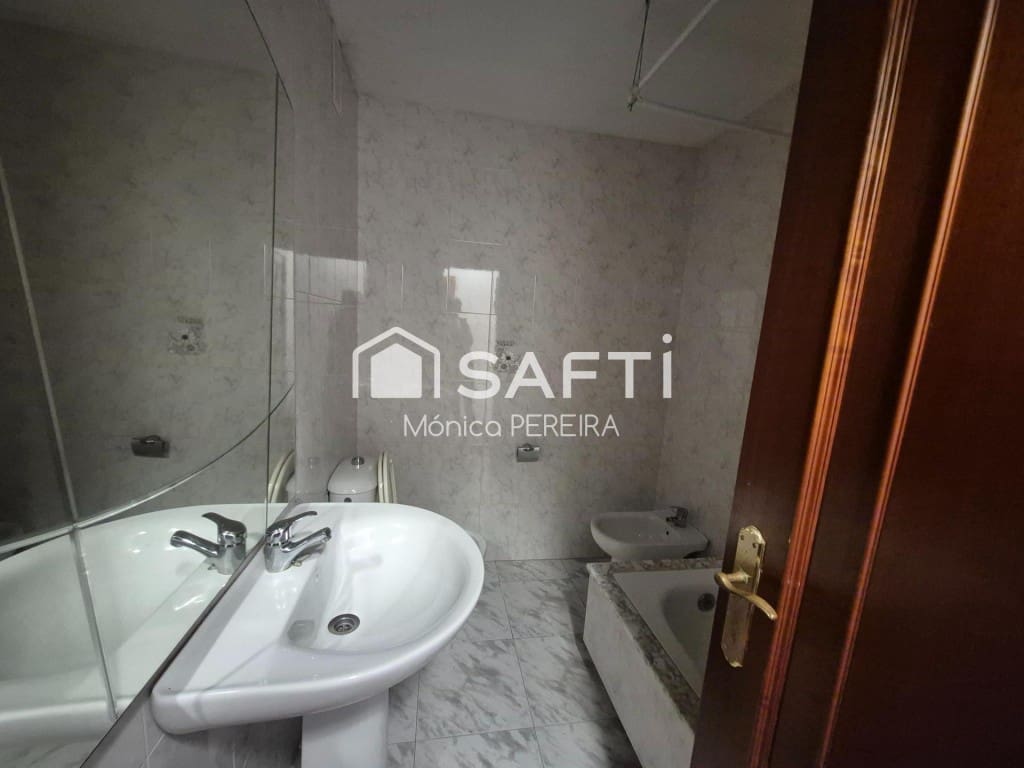 3 bedroom Apartment for sale in Arteixo with garage - € 180,000 (Ref: 9437107)