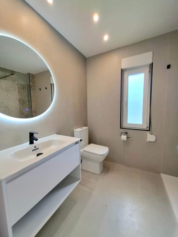 5 bedroom Villa for sale in Oropesa  - € 289,000 (Ref: 9437111)