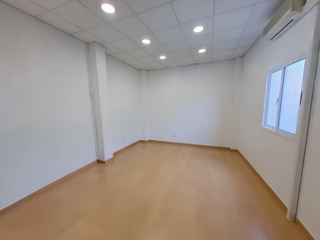 Erhverv til salg i Ontinyent - € 140.000 (Ref: 9439960)