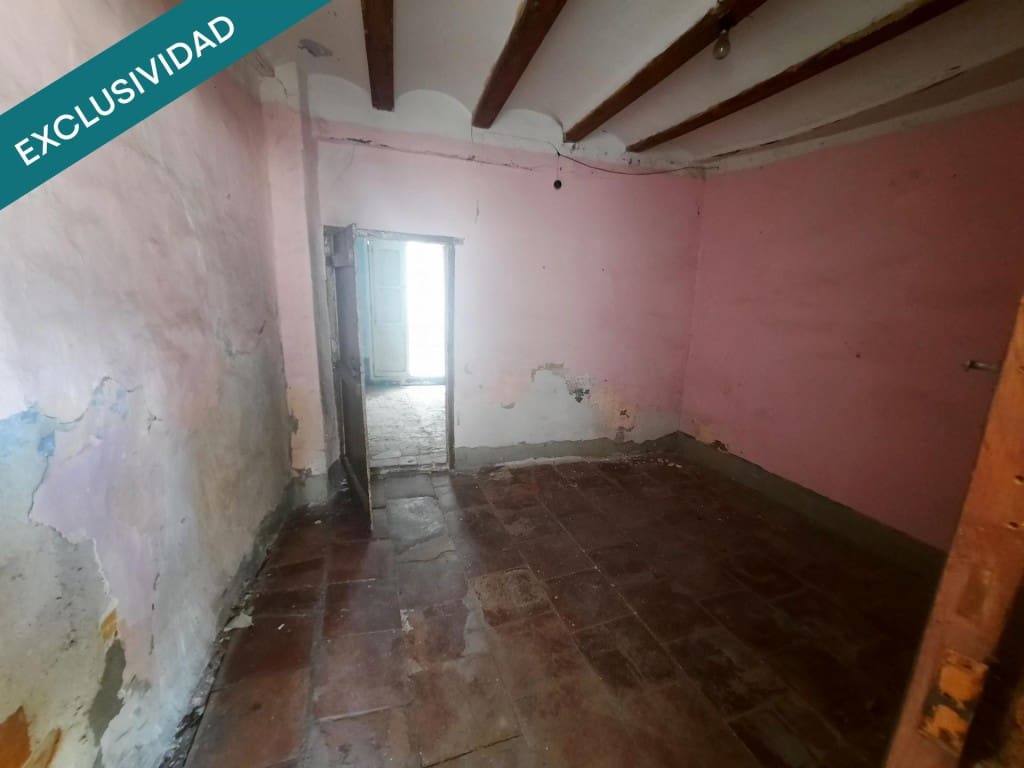 6 bedroom Villa for sale in Sagunto / Sagunt with garage - € 56,000 (Ref: 9439963)