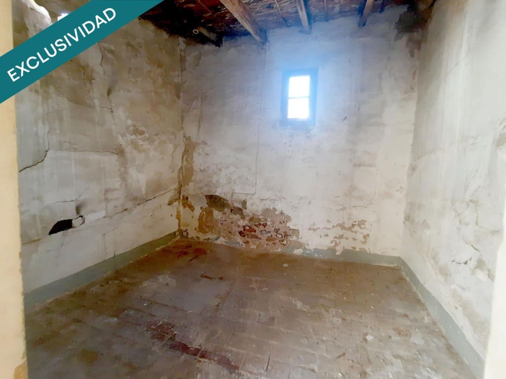 6 bedroom Villa for sale in Sagunto / Sagunt with garage - € 56,000 (Ref: 9439963)