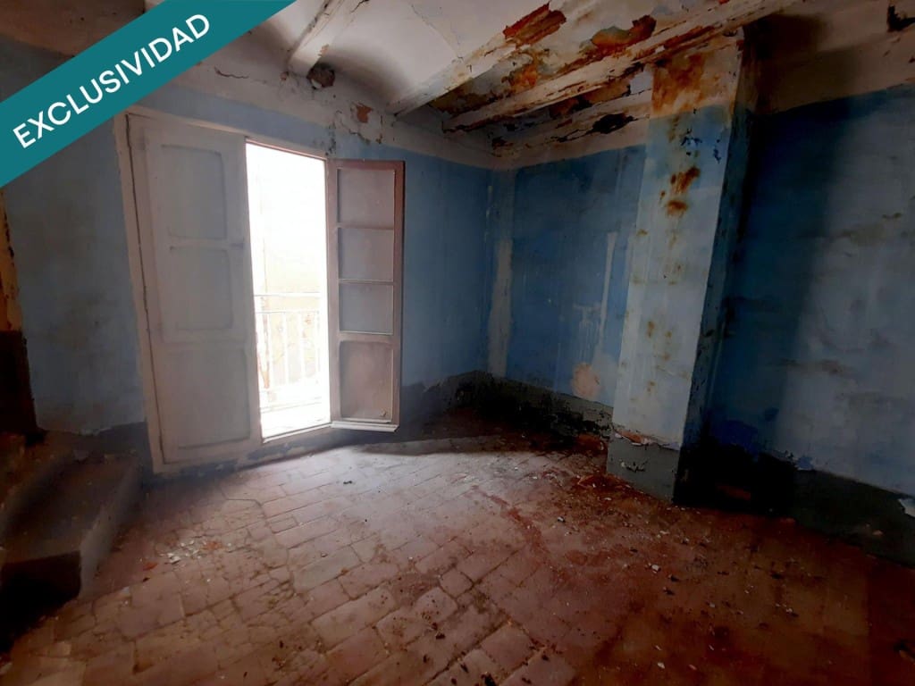 6 bedroom Villa for sale in Sagunto / Sagunt with garage - € 56,000 (Ref: 9439963)