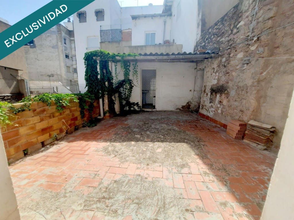 6 bedroom Villa for sale in Sagunto / Sagunt with garage - € 56,000 (Ref: 9439963)