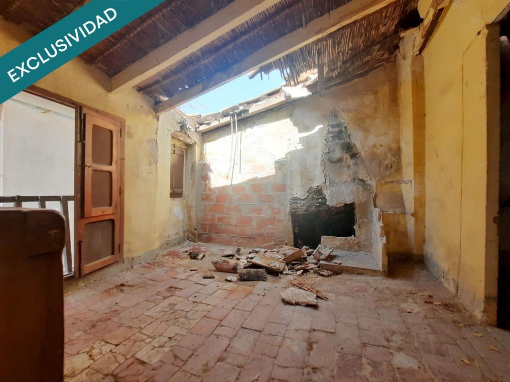 6 bedroom Villa for sale in Sagunto / Sagunt with garage - € 56,000 (Ref: 9439963)