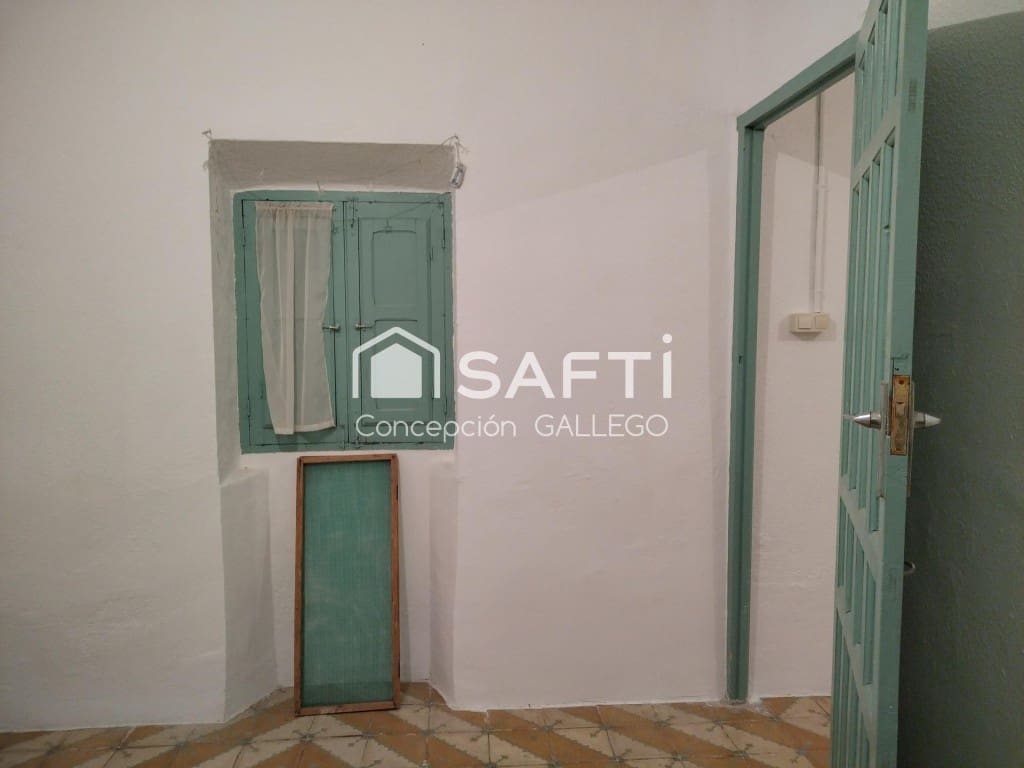 4 slaapkamer Villa te koop in Alcazar de San Juan met garage - € 115.000 (Ref: 9439964)