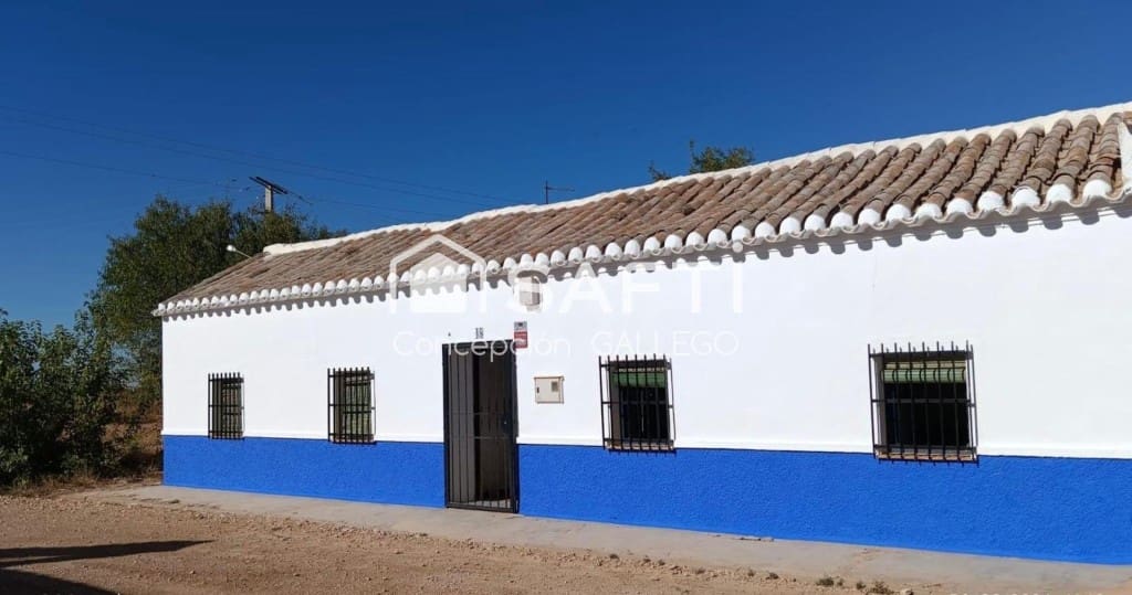 4 slaapkamer Villa te koop in Alcazar de San Juan met garage - € 115.000 (Ref: 9439964)