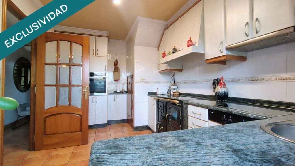 4 sovrum Villa till salu i Santiago de Compostela - 330 000 € (Ref: 9439965)