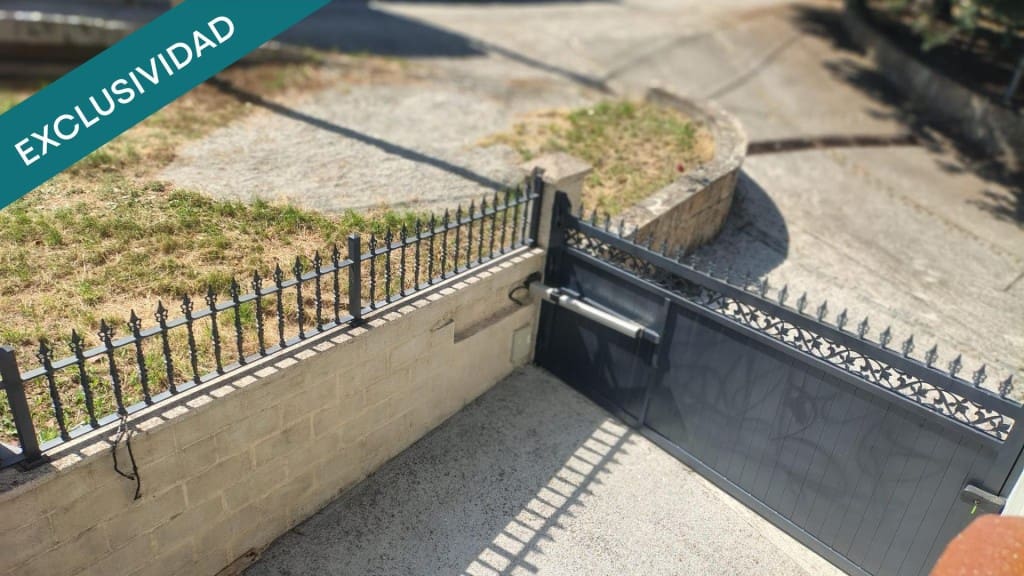 4 sovrum Villa till salu i Santiago de Compostela - 330 000 € (Ref: 9439965)