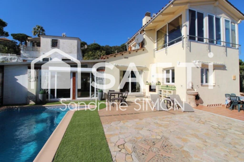 5 quarto Moradia para venda em Lloret de Mar com piscina - 449 000 € (Ref: 9439967)