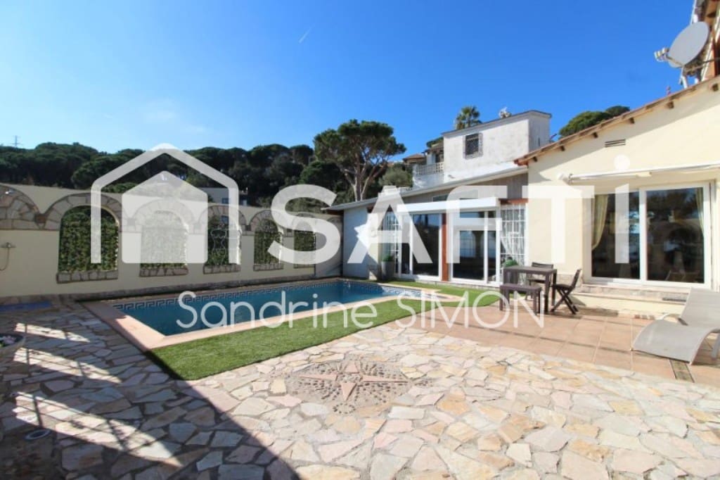 5 quarto Moradia para venda em Lloret de Mar com piscina - 449 000 € (Ref: 9439967)