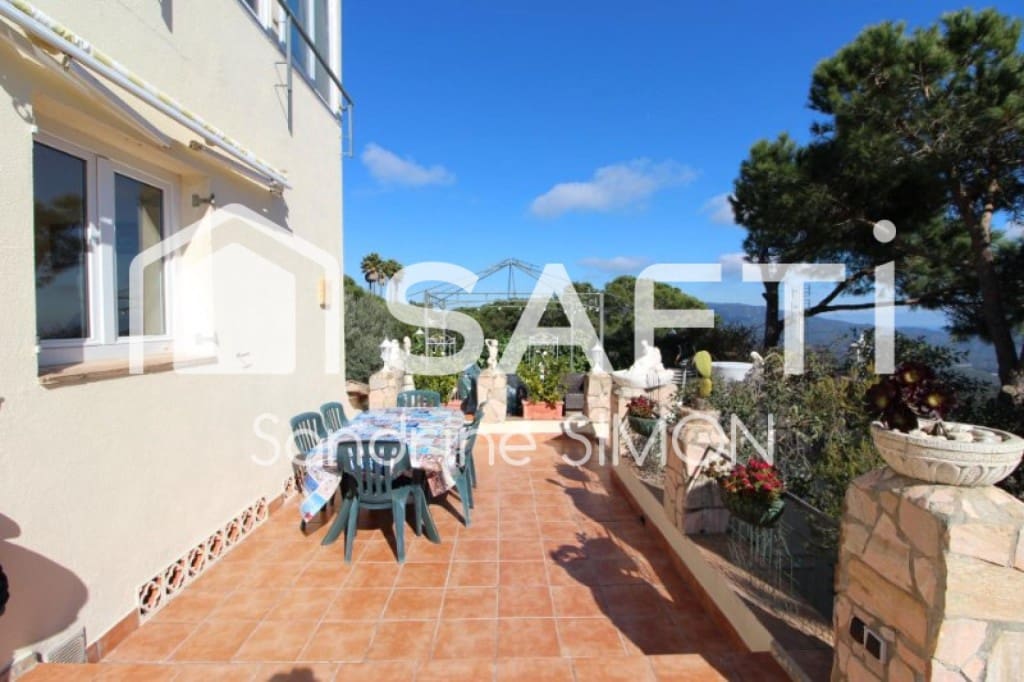 5 quarto Moradia para venda em Lloret de Mar com piscina - 449 000 € (Ref: 9439967)