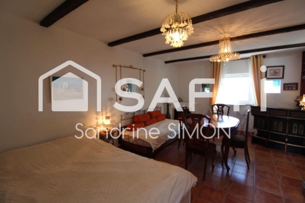 5 quarto Moradia para venda em Lloret de Mar com piscina - 449 000 € (Ref: 9439967)