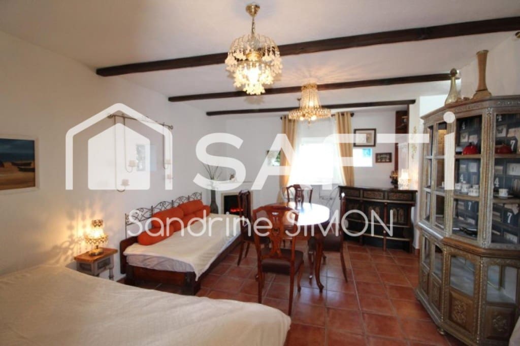 5 quarto Moradia para venda em Lloret de Mar com piscina - 449 000 € (Ref: 9439967)