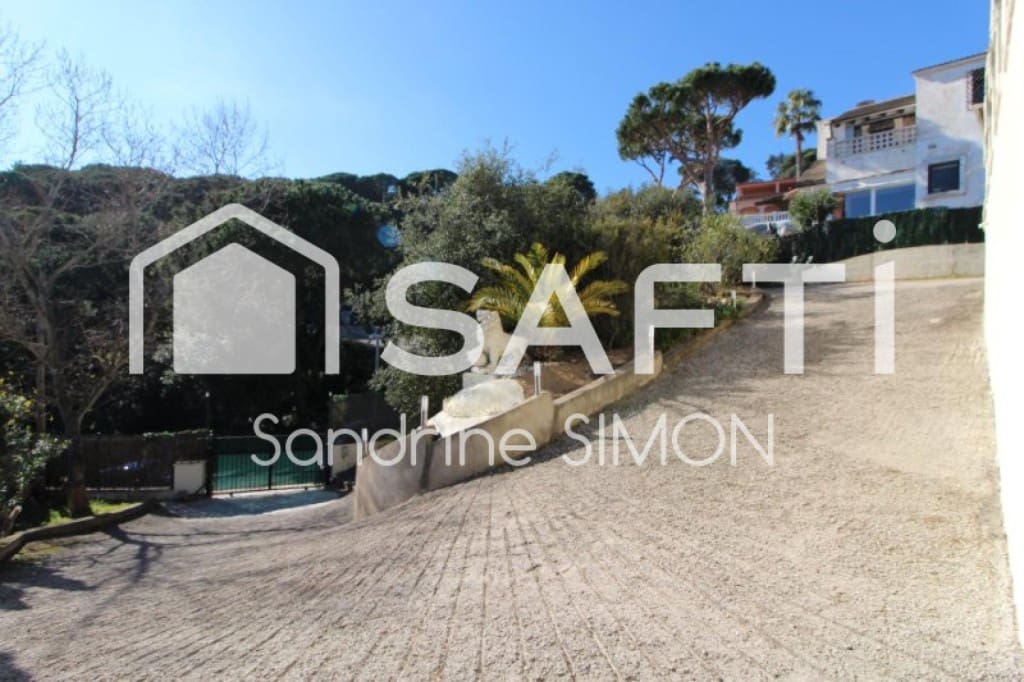 5 quarto Moradia para venda em Lloret de Mar com piscina - 449 000 € (Ref: 9439967)