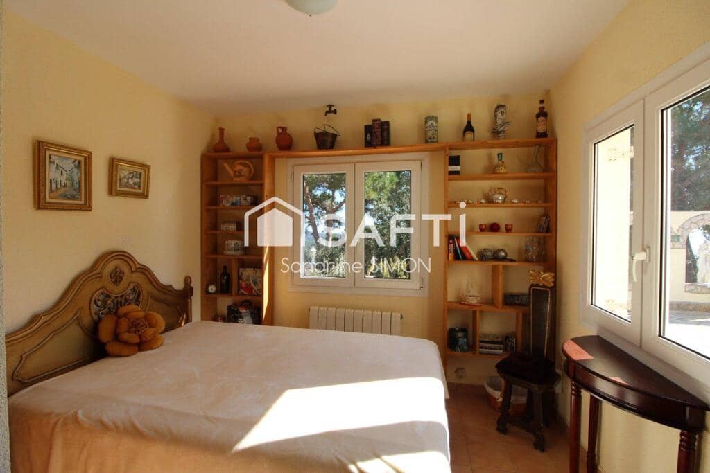 5 bedroom Villa for sale in Lloret de Mar with pool - € 449,000 (Ref: 9439967)