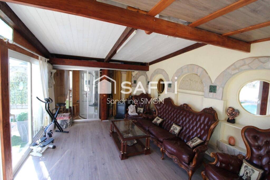 5 bedroom Villa for sale in Lloret de Mar with pool - € 449,000 (Ref: 9439967)