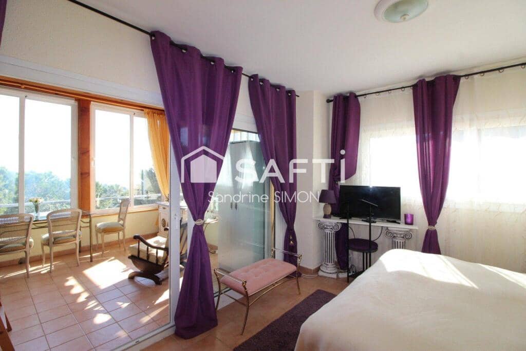 5 bedroom Villa for sale in Lloret de Mar with pool - € 449,000 (Ref: 9439967)