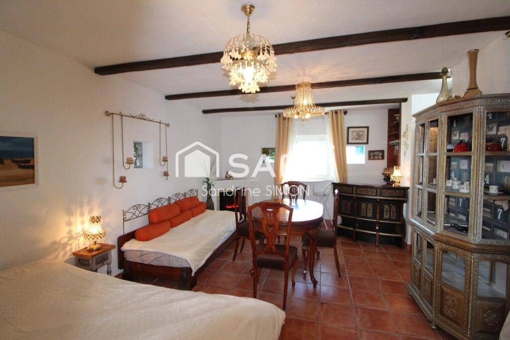 5 bedroom Villa for sale in Lloret de Mar with pool - € 449,000 (Ref: 9439967)