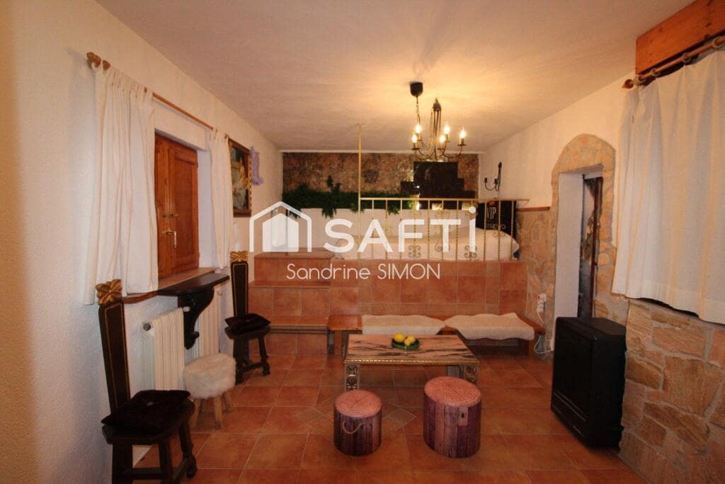 5 bedroom Villa for sale in Lloret de Mar with pool - € 449,000 (Ref: 9439967)