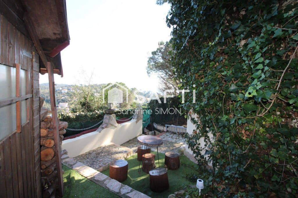 5 bedroom Villa for sale in Lloret de Mar with pool - € 449,000 (Ref: 9439967)