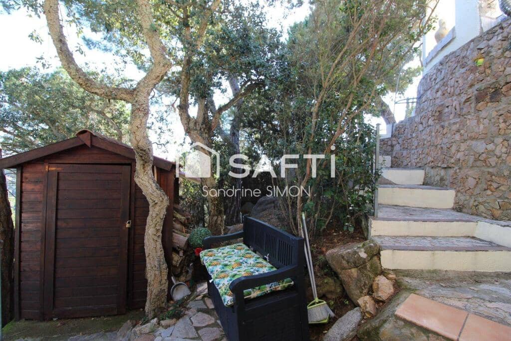 5 bedroom Villa for sale in Lloret de Mar with pool - € 449,000 (Ref: 9439967)