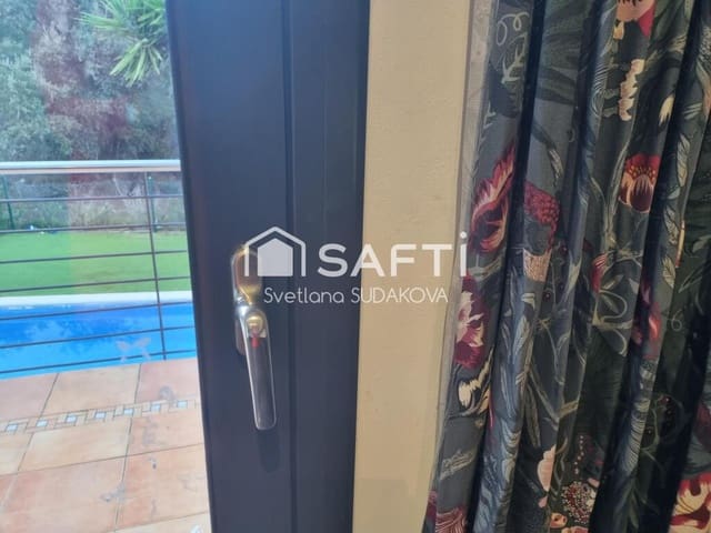 4 soveværelse Villa til salg i Castell d'Aro, Castell-Platja d'Aro - € 749.000 (Ref: 9439971)