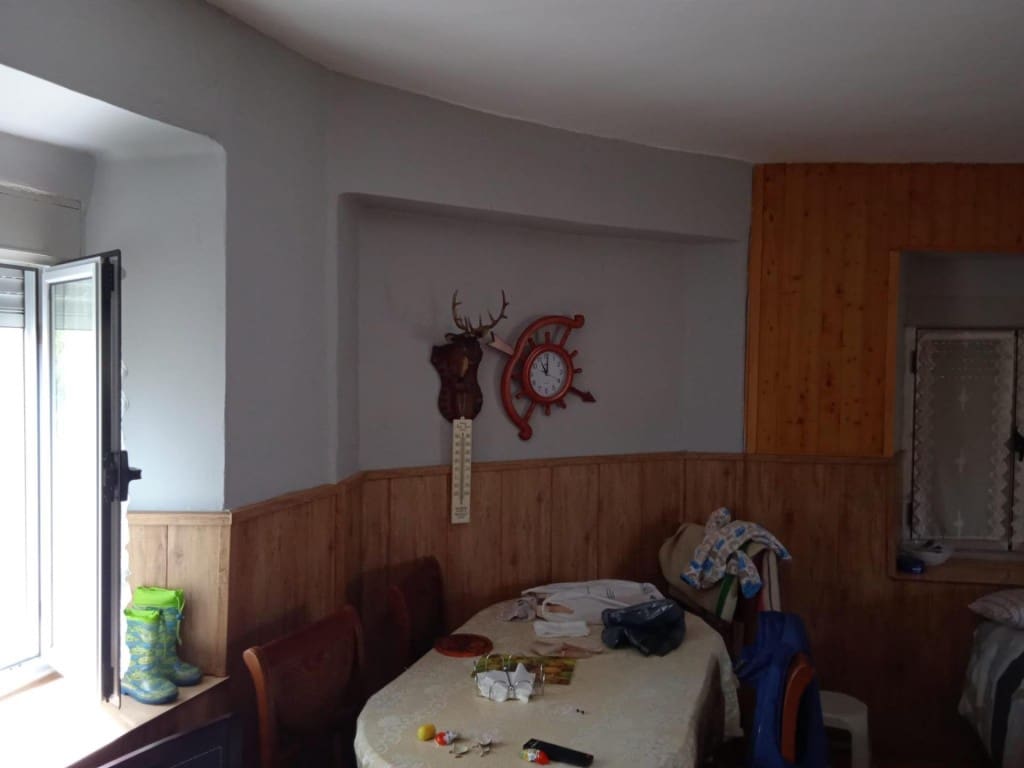 5 bedroom Villa for sale in Santa Maria de Ordas - € 71,000 (Ref: 9439972)