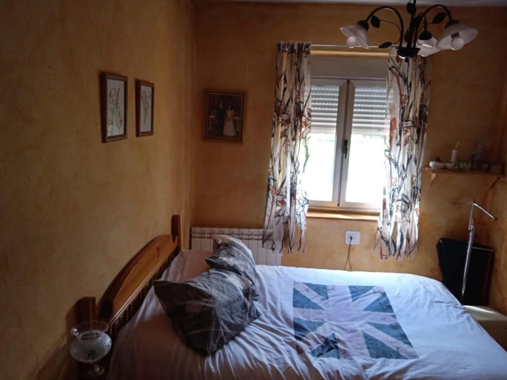 5 bedroom Villa for sale in Santa Maria de Ordas - € 71,000 (Ref: 9439972)