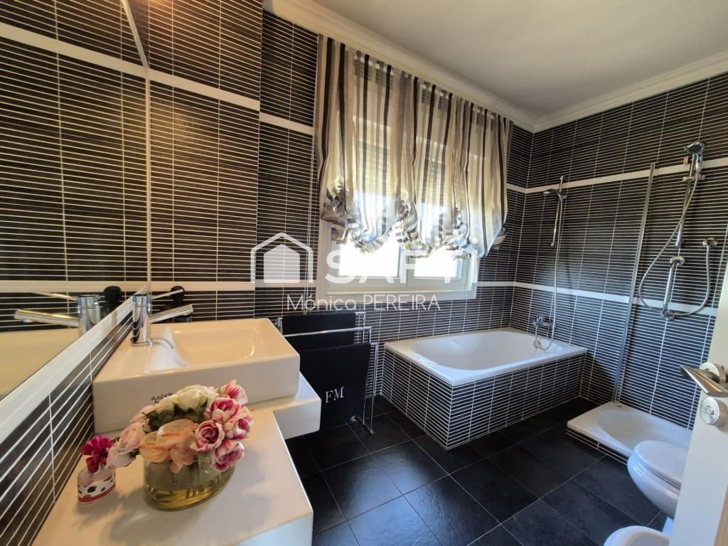 4 soverom Villa til salgs i Nigran med garasje - € 780 000 (Ref: 9439973)